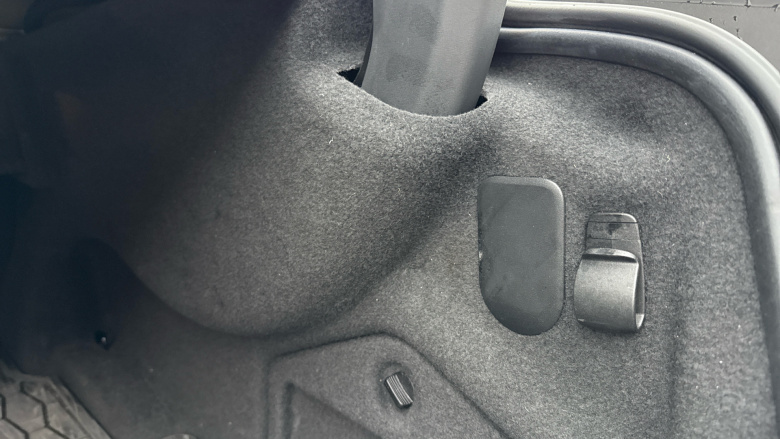 Jaguar XE 2.0 D200 R-Dynamic SE Black 4dr Auto Diesel Saloon